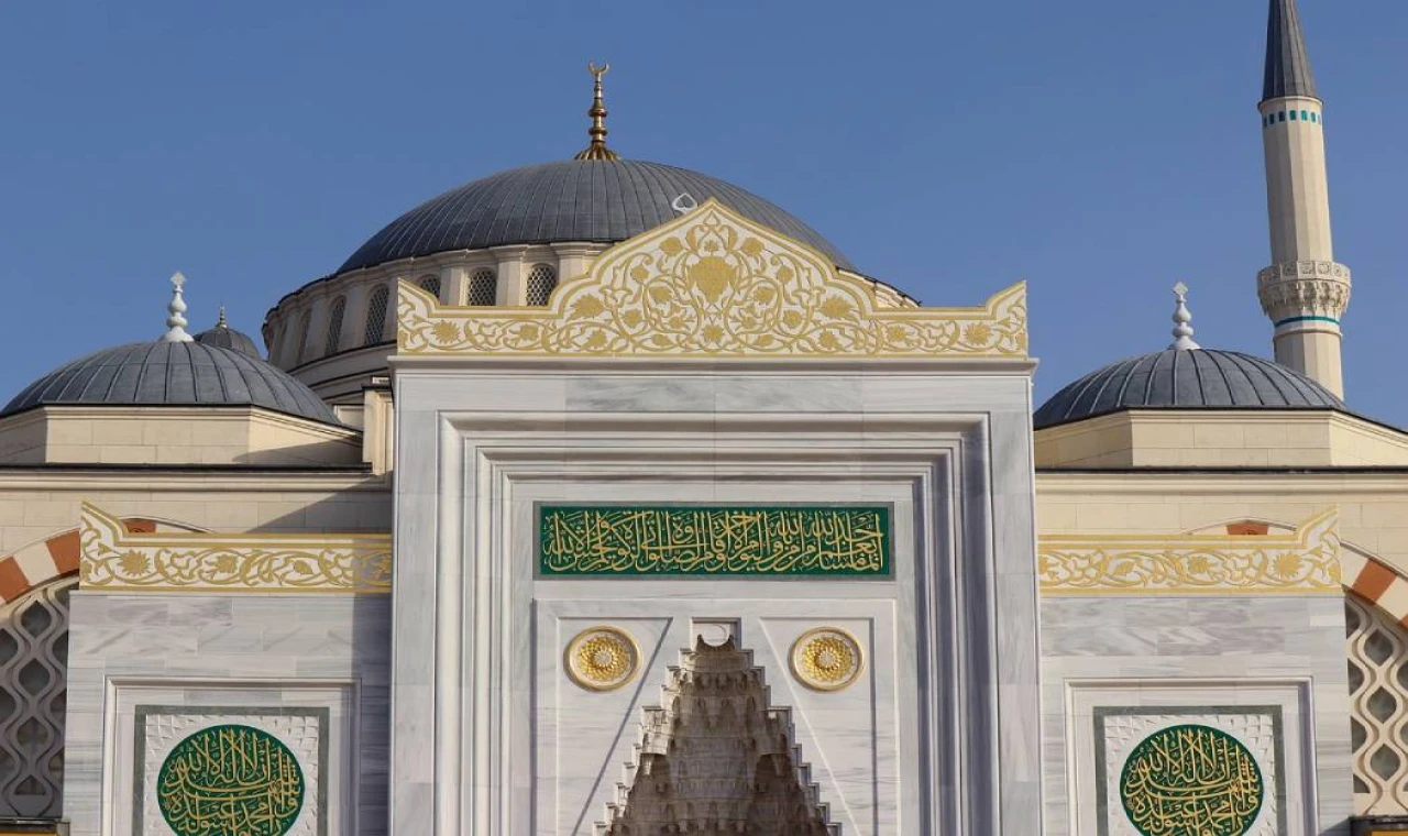 Öğle namazı nasıl kılınır, öğle namazının farz ve sünneti, kadın ve erkek i̇çin kılınış detayları