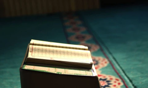 Vakıa Suresi Okunuşu, Arapça Yazılışı, Türkçe Anlamı ve Faziletleri